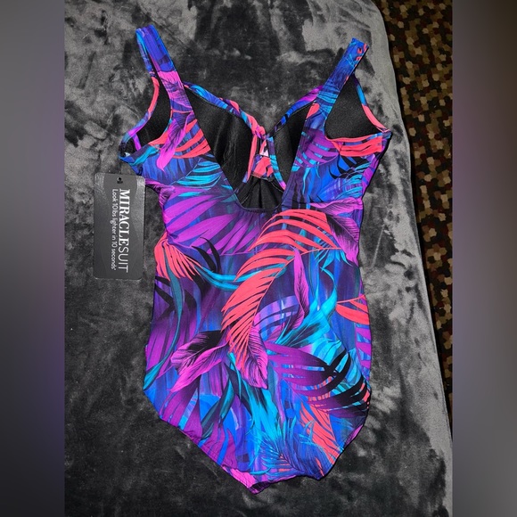 Miraclesuit Caliente Tropica Revele in Framboise Size 16 New with tag - Picture 4 of 12